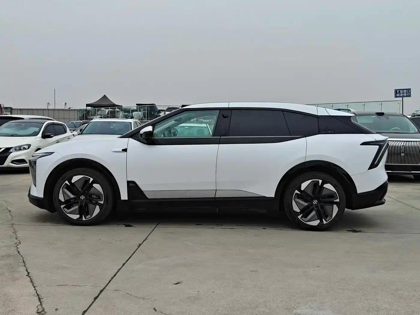 HiPhi Y 2023 560km Elite Edition — миниатюра 5