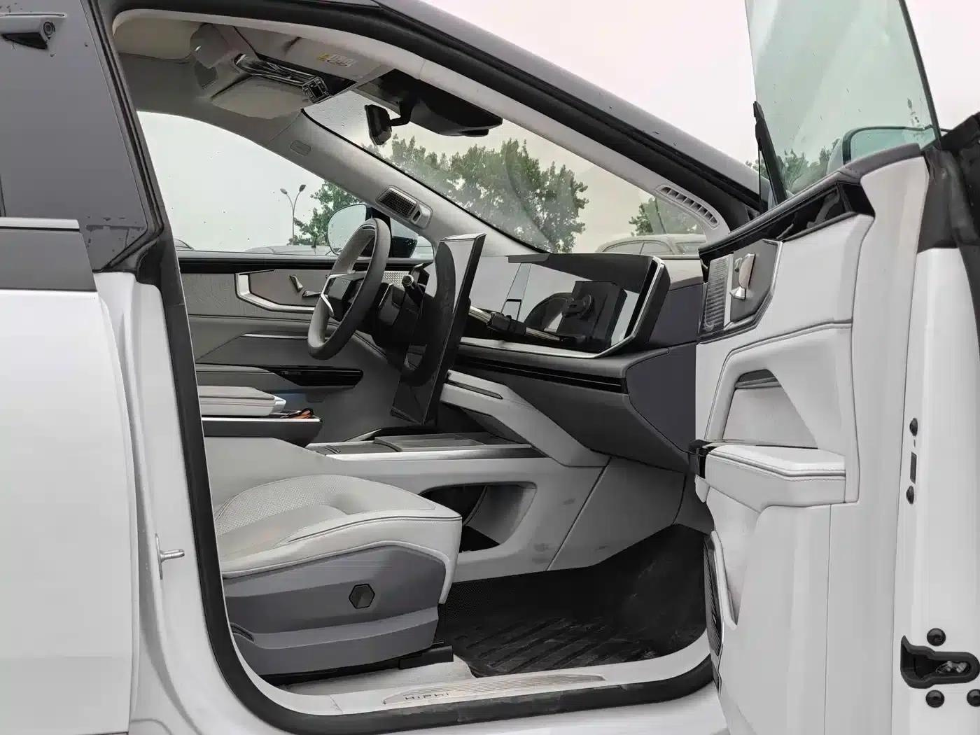 HiPhi Y 2023 560km Elite Edition — миниатюра 6