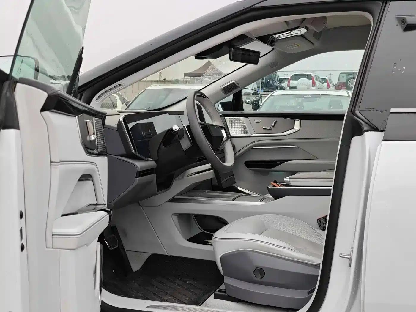 HiPhi Y 2023 560km Elite Edition — миниатюра 8