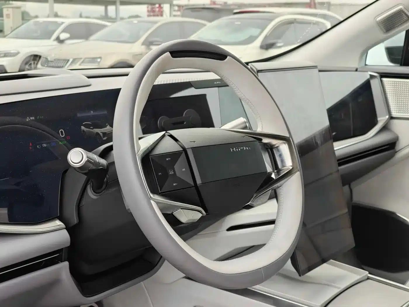 HiPhi Y 2023 560km Elite Edition — миниатюра 9