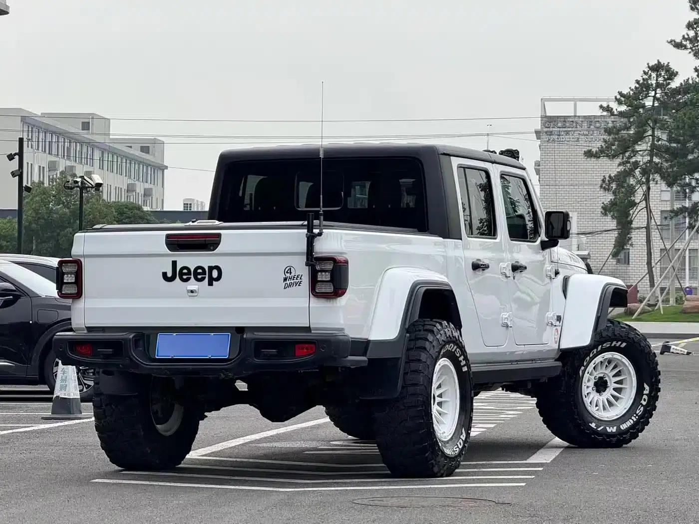 Gladiator 2022 3.6L First Edition — миниатюра 7