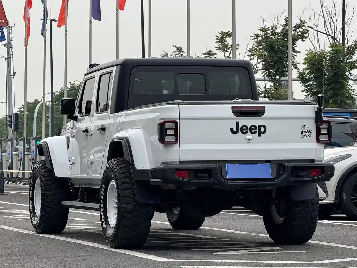 Gladiator 2022 3.6L First Edition — миниатюра 9