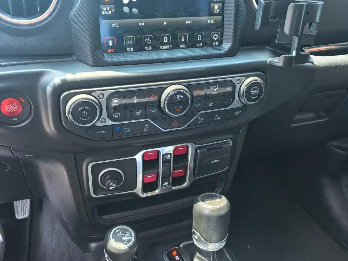 Jeep Wrangler New Energy 2021 2.0T Sahara US Spec — миниатюра 5