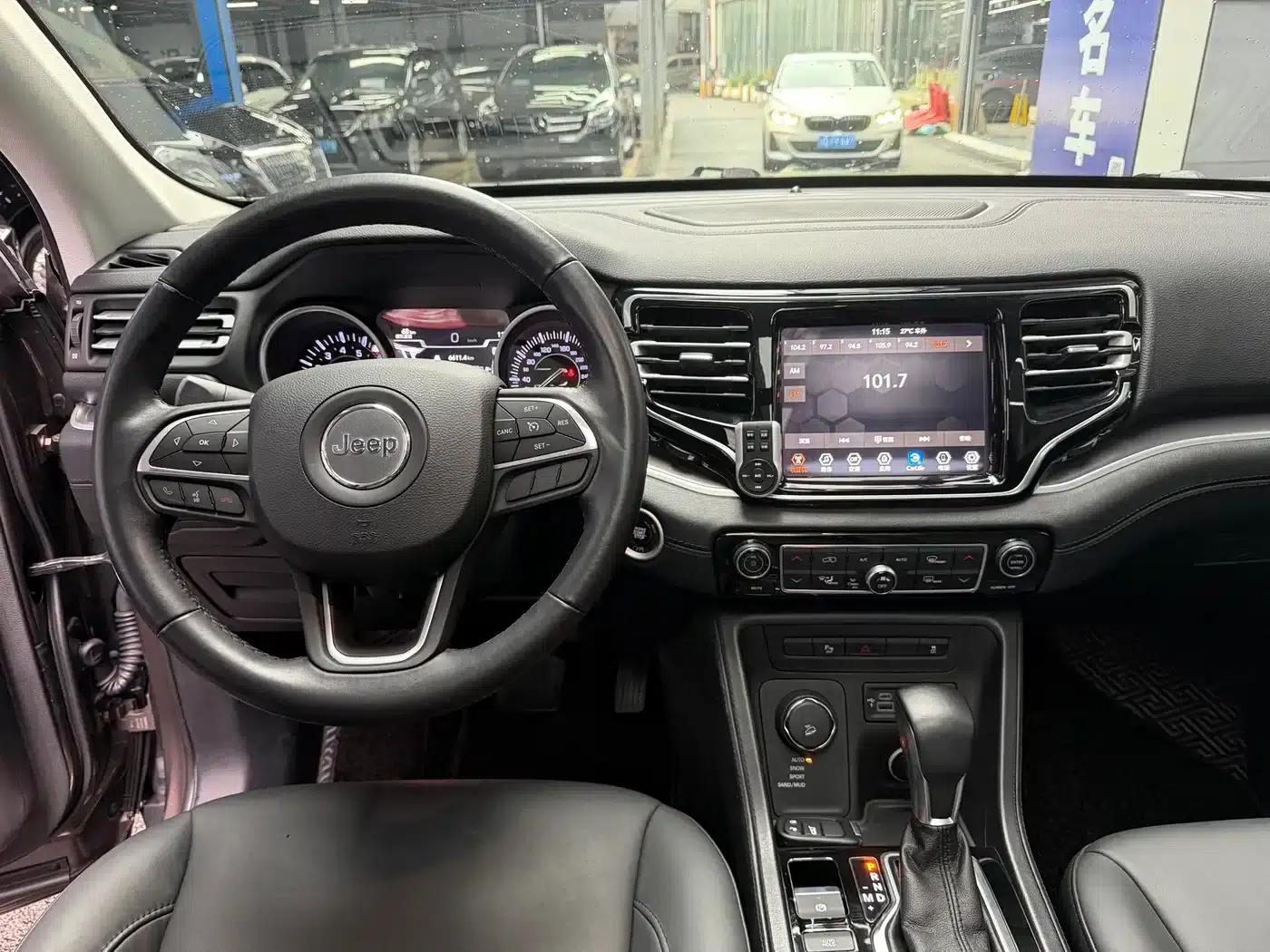 Commander 2018 2.0T 4WD Premium Edition (National V Emission Standard) — миниатюра 12