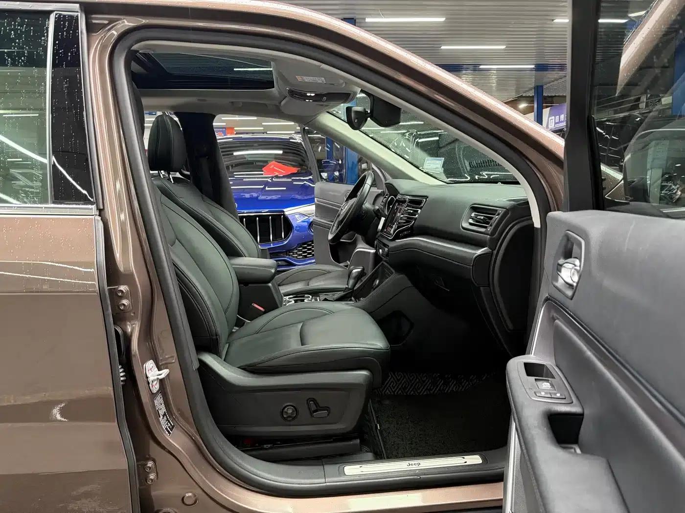 Commander 2018 2.0T 4WD Premium Edition (National V Emission Standard) — миниатюра 14