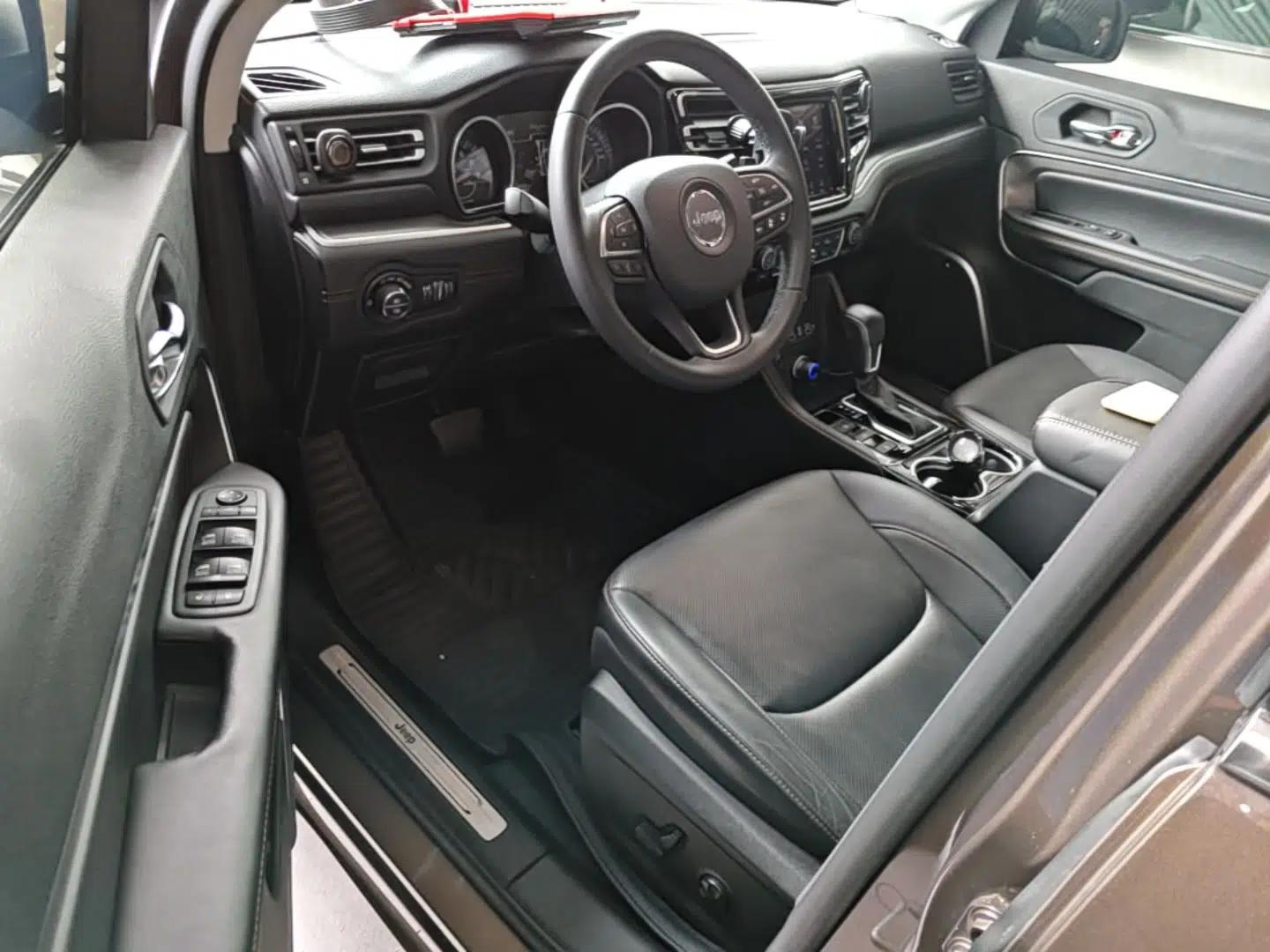 Jeep Grand Commander 2018 2.0T Four-Wheel Drive Smart Enjoyment Version China VI — миниатюра 18