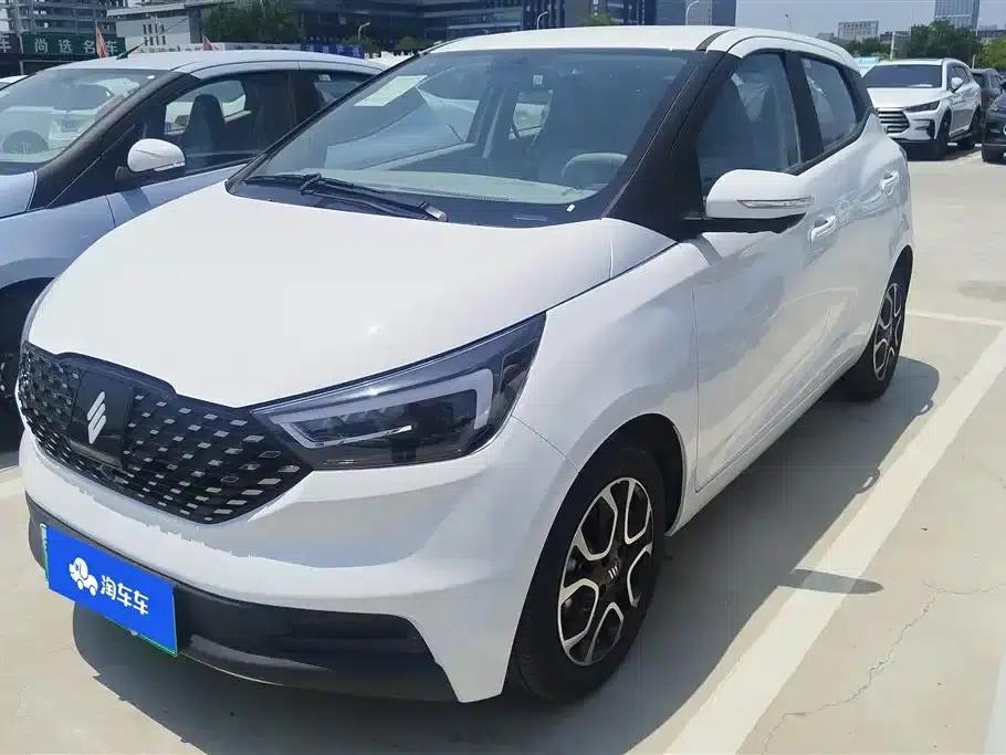 Yizhi EV3 2025 Plus 330KM Luxury Edition — миниатюра 1