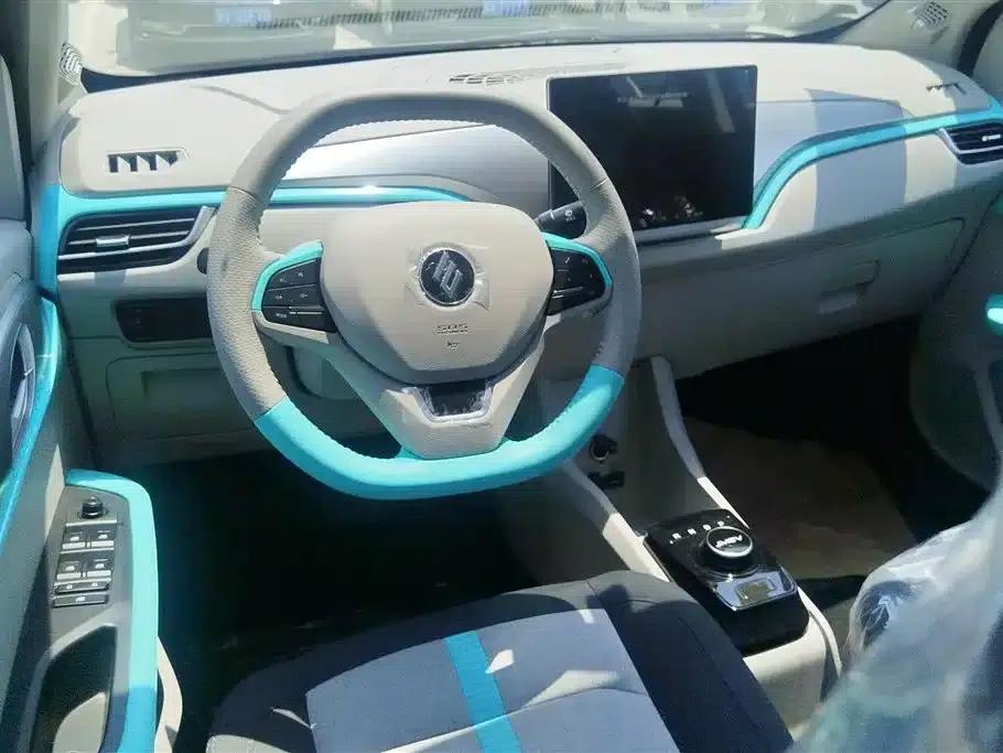 Yizhi EV3 2025 Plus 330KM Luxury Edition — миниатюра 12