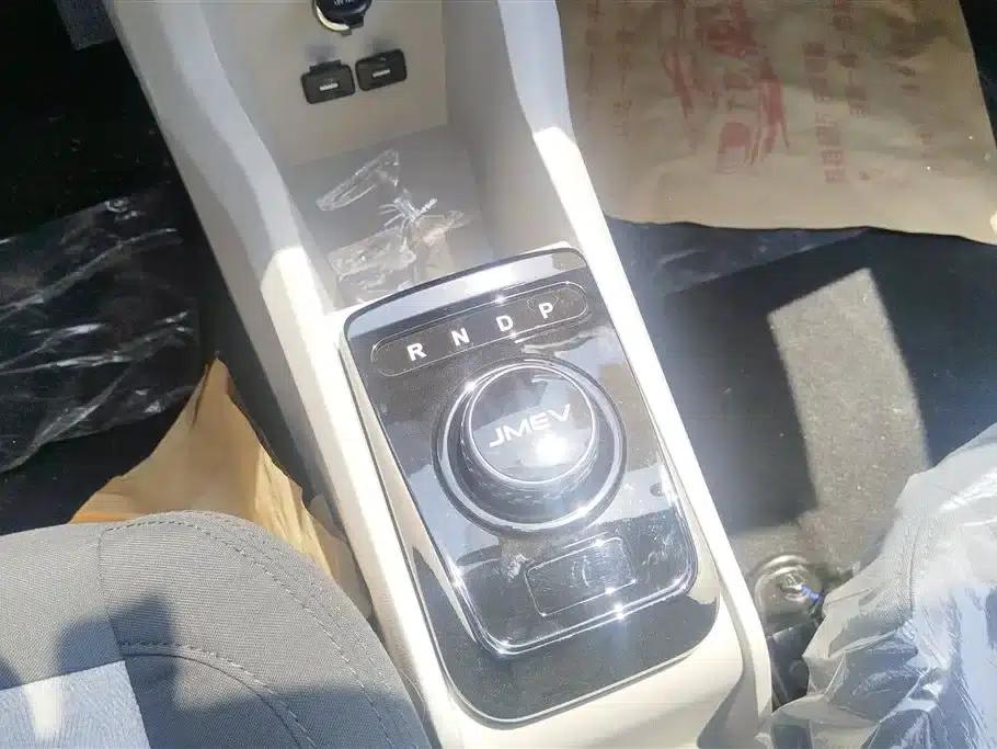 Yizhi EV3 2025 Plus 330KM Luxury Edition — миниатюра 16