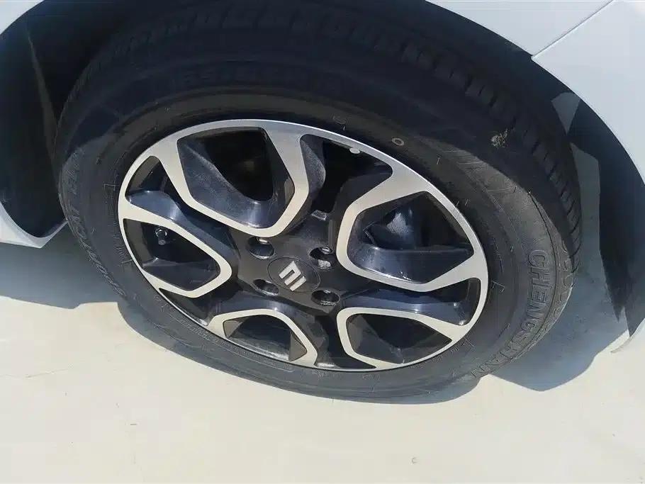 Yizhi EV3 2025 Plus 330KM Luxury Edition — миниатюра 6