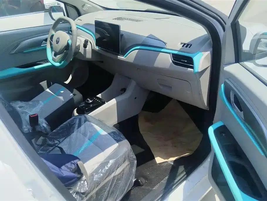 Yizhi EV3 2025 Plus 330KM Luxury Edition — миниатюра 8