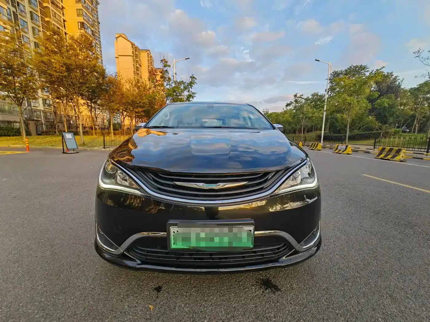 2018 Chrysler Grand Voyager PHEV (Imported) 3.6L Plug-in Hybrid — миниатюра 2
