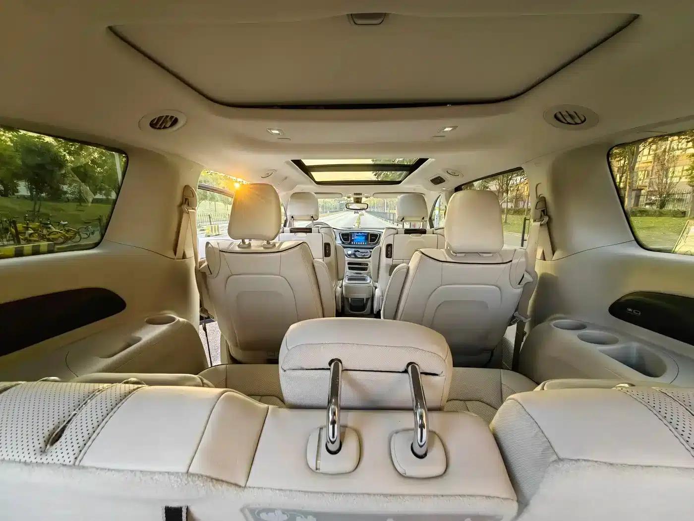 2018 Chrysler Grand Voyager PHEV (Imported) 3.6L Plug-in Hybrid — миниатюра 12