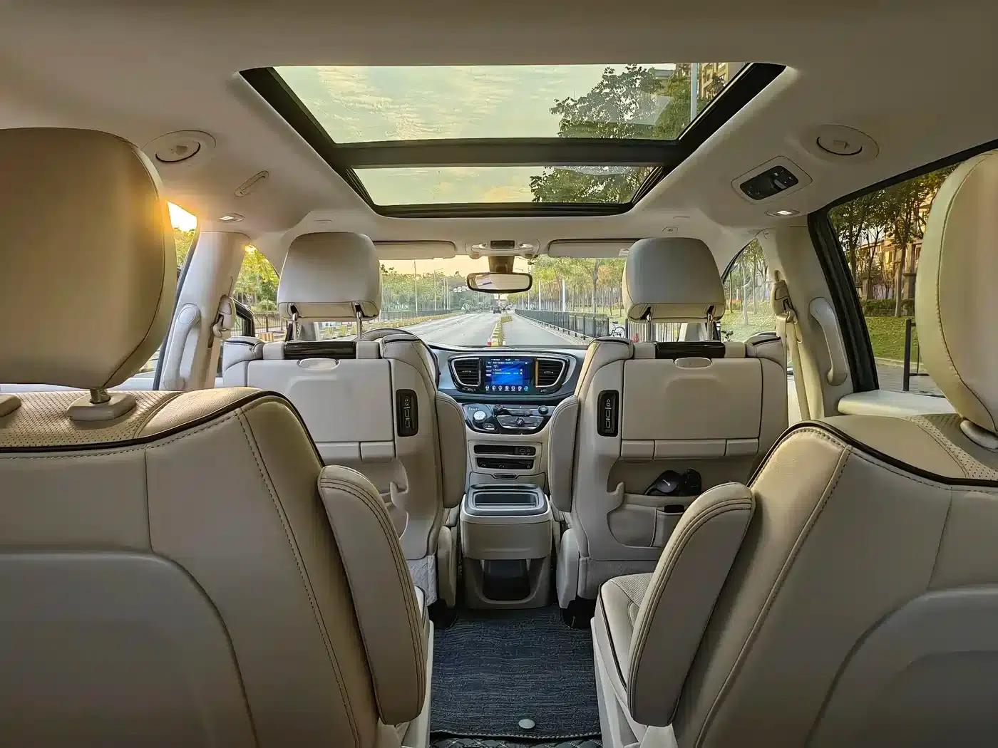 2018 Chrysler Grand Voyager PHEV (Imported) 3.6L Plug-in Hybrid — миниатюра 14