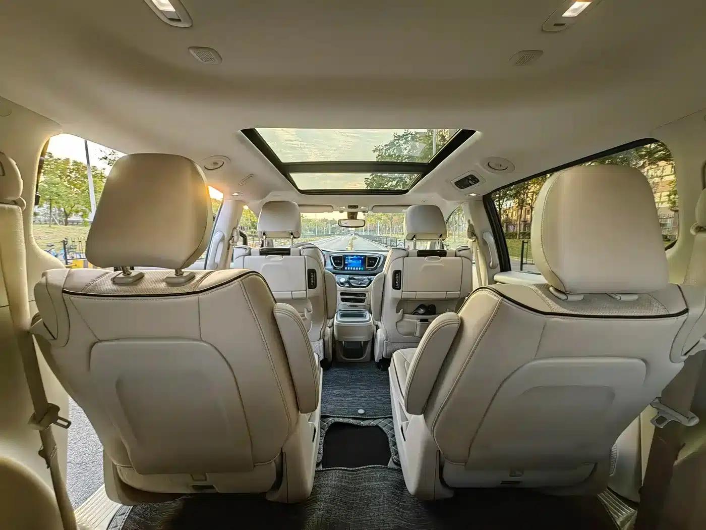 2018 Chrysler Grand Voyager PHEV (Imported) 3.6L Plug-in Hybrid — миниатюра 15
