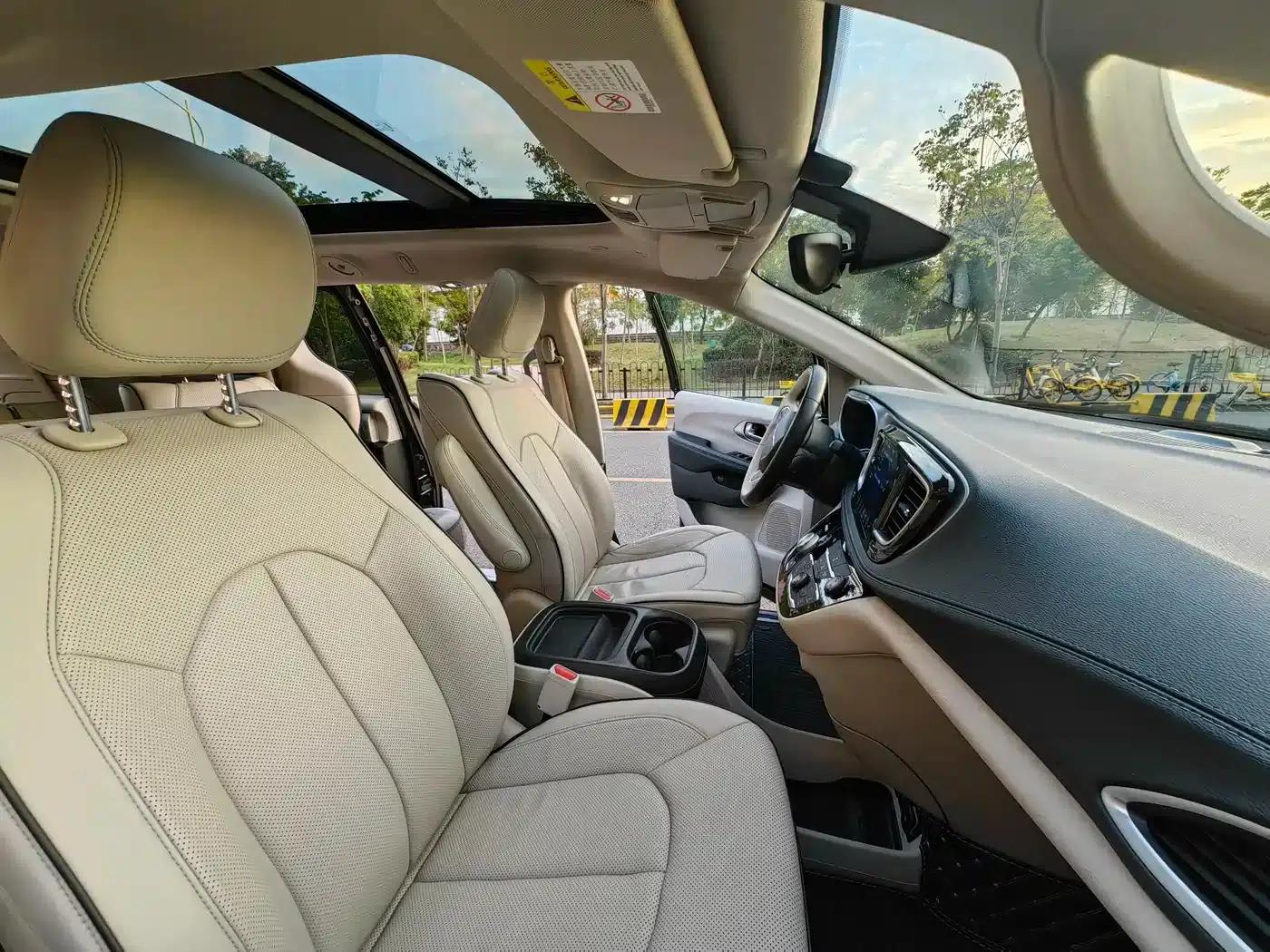 2018 Chrysler Grand Voyager PHEV (Imported) 3.6L Plug-in Hybrid — миниатюра 17