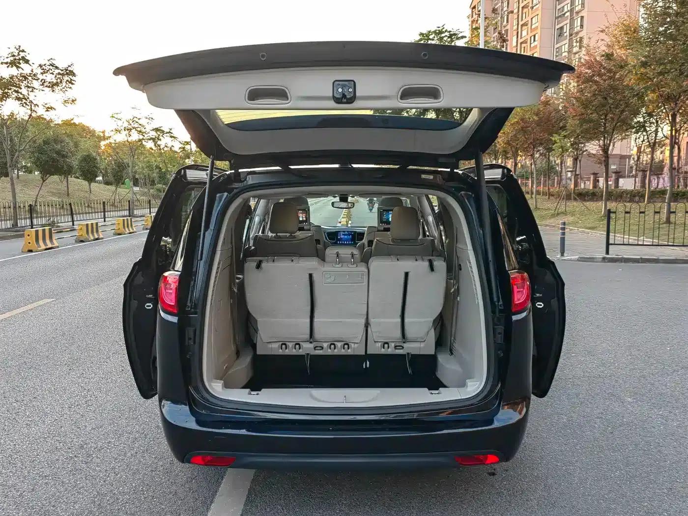 2018 Chrysler Grand Voyager PHEV (Imported) 3.6L Plug-in Hybrid — миниатюра 23