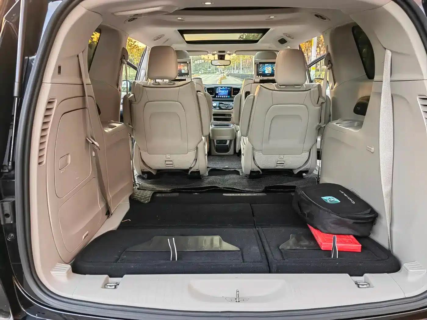 2018 Chrysler Grand Voyager PHEV (Imported) 3.6L Plug-in Hybrid — миниатюра 24