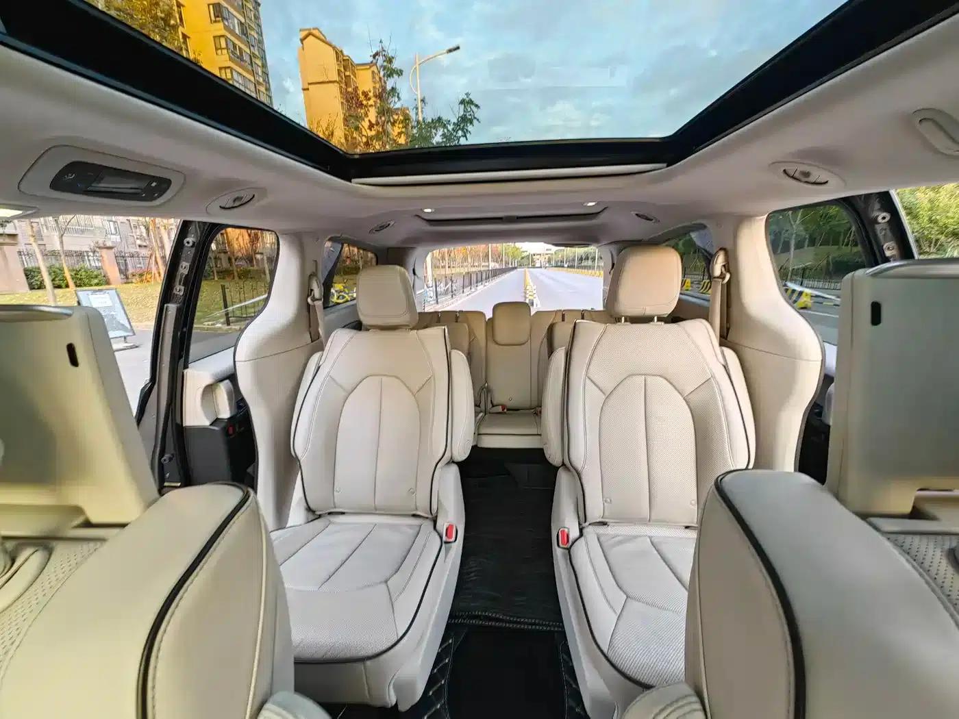 2018 Chrysler Grand Voyager PHEV (Imported) 3.6L Plug-in Hybrid — миниатюра 28
