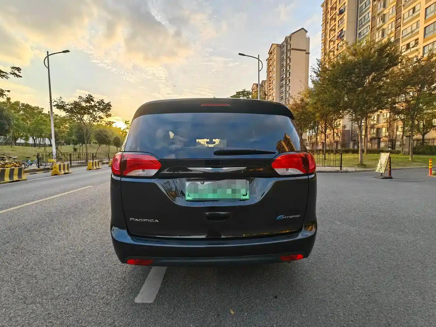 2018 Chrysler Grand Voyager PHEV (Imported) 3.6L Plug-in Hybrid — миниатюра 7
