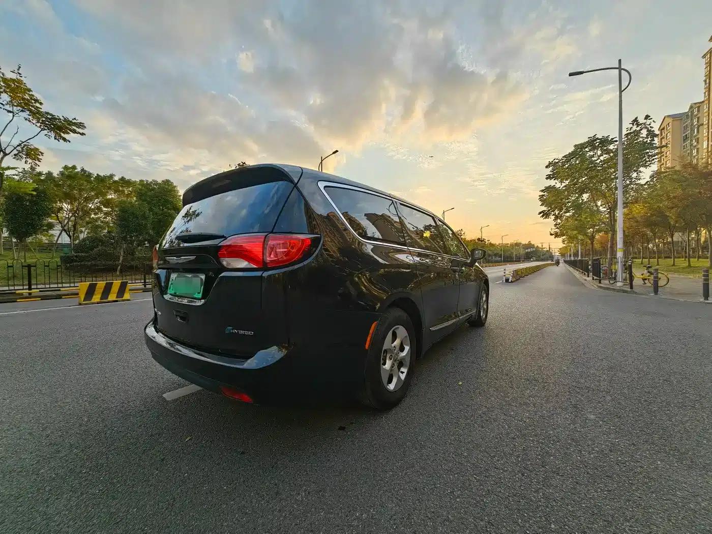 2018 Chrysler Grand Voyager PHEV (Imported) 3.6L Plug-in Hybrid — миниатюра 8