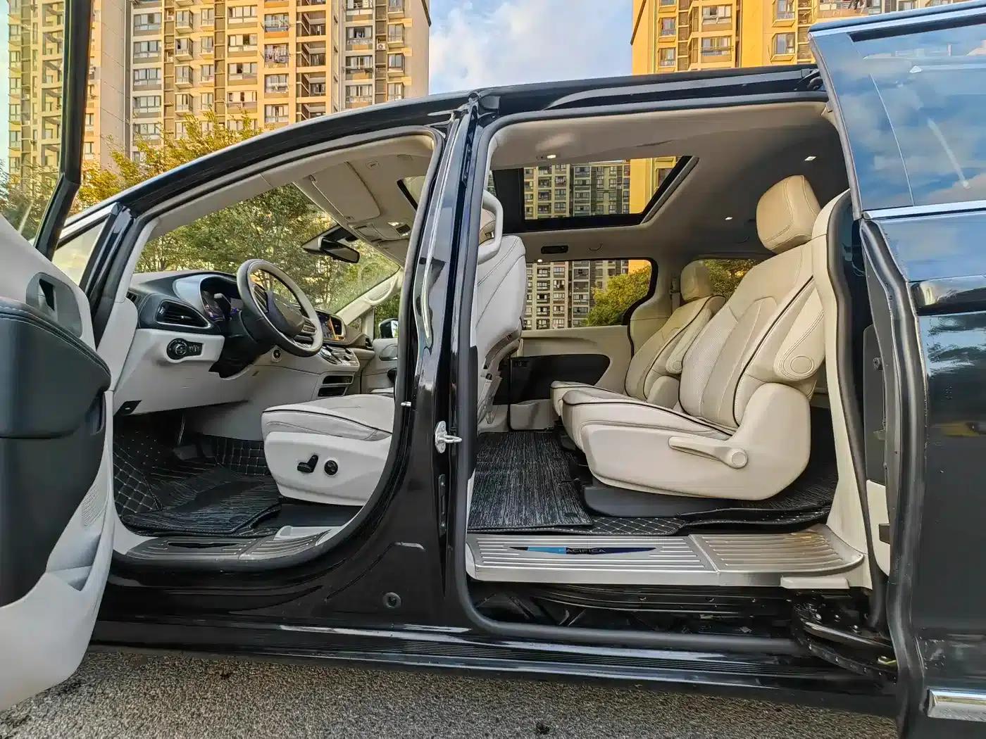 2018 Chrysler Grand Voyager PHEV (Imported) 3.6L Plug-in Hybrid — миниатюра 9
