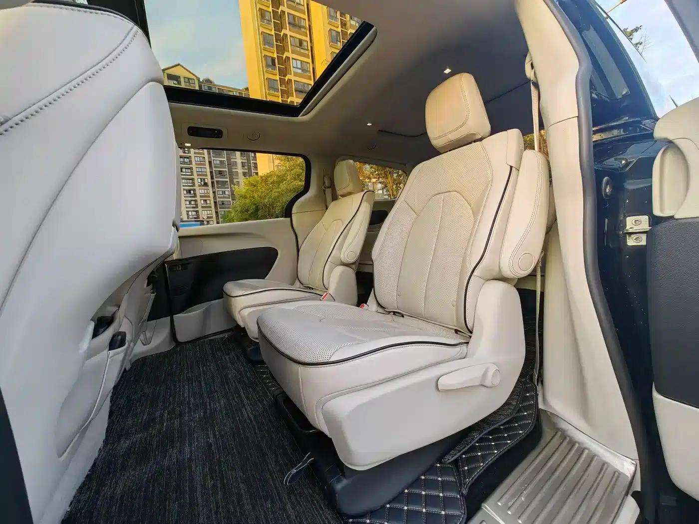2018 Chrysler Grand Voyager PHEV (Imported) 3.6L Plug-in Hybrid — миниатюра 10