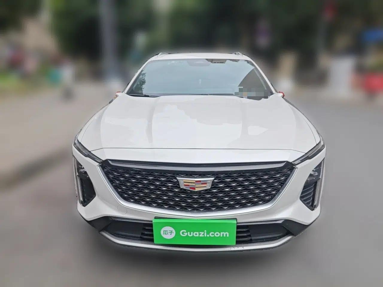 Cadillac GT4 2023 25T Luxury Model — миниатюра 2