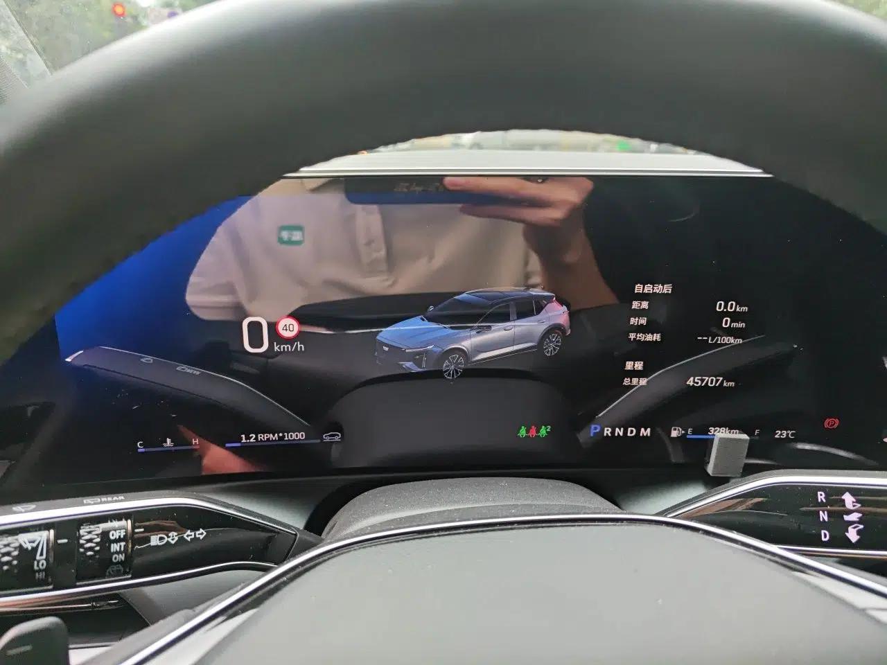 Cadillac GT4 2023 25T Luxury Model — миниатюра 11