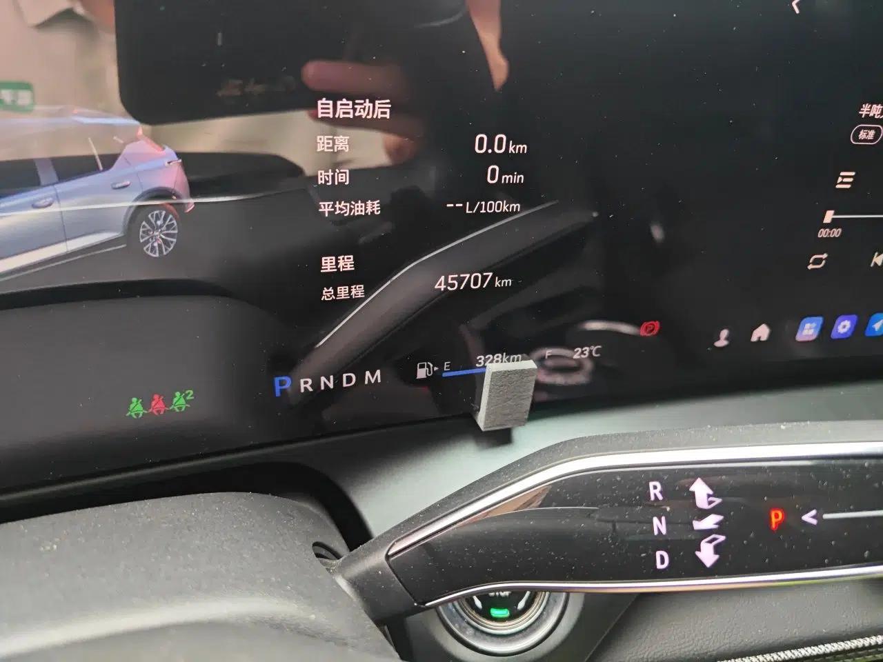 Cadillac GT4 2023 25T Luxury Model — миниатюра 12