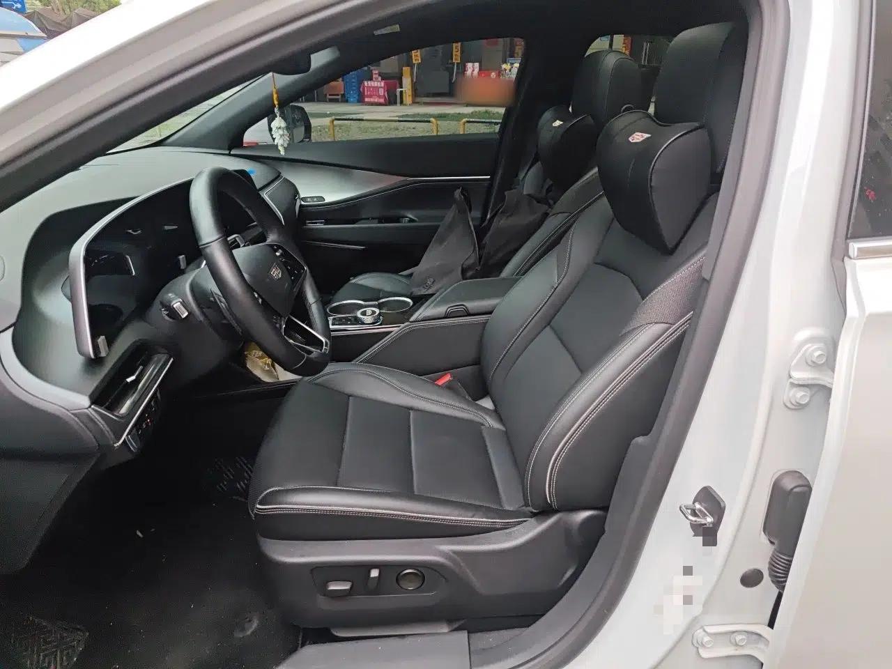 Cadillac GT4 2023 25T Luxury Model — миниатюра 15