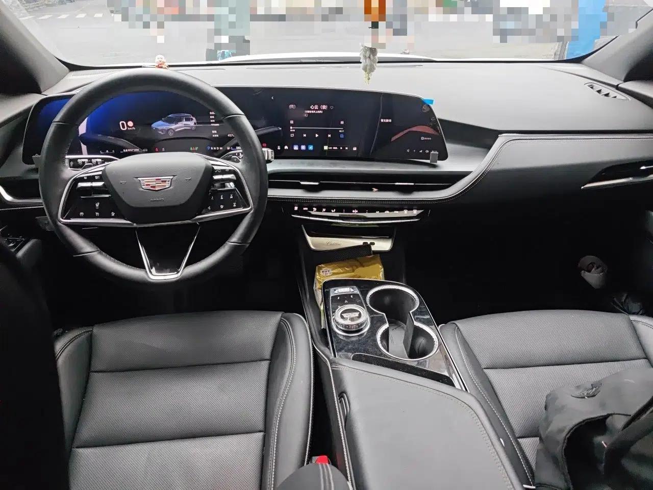 Cadillac GT4 2023 25T Luxury Model — миниатюра 9