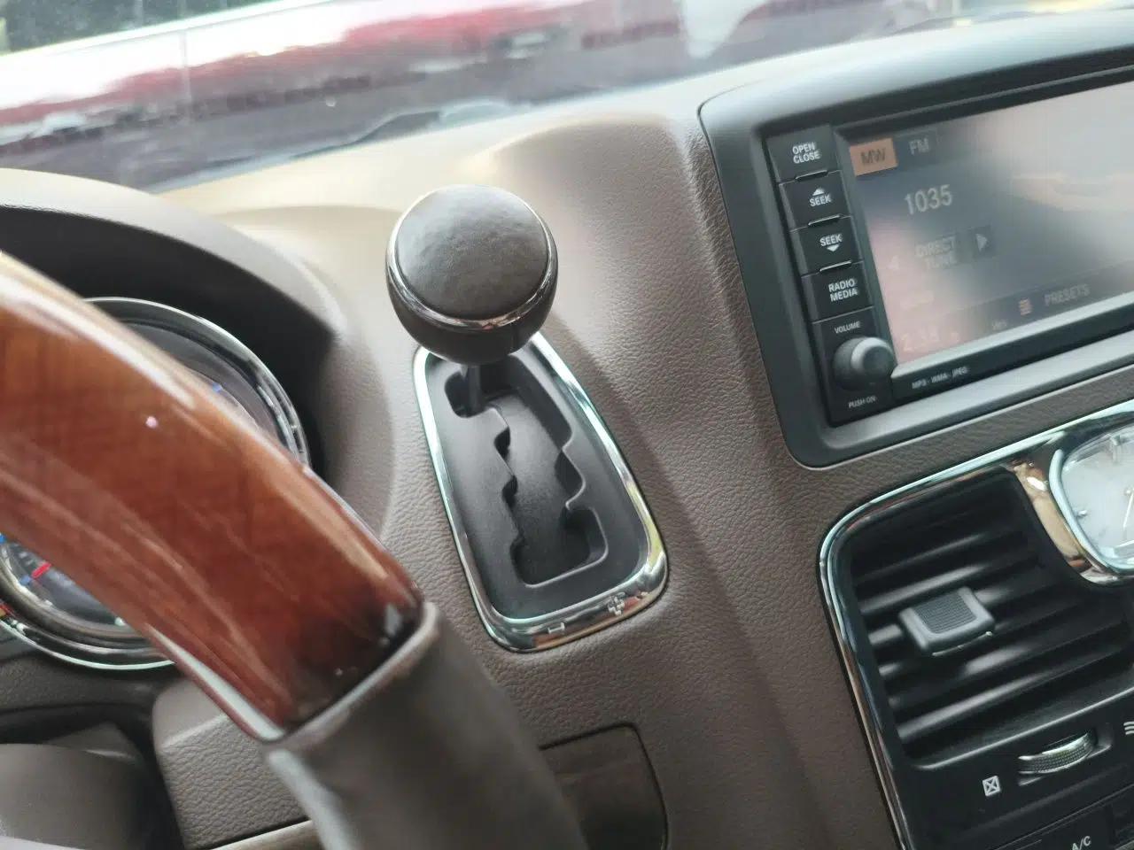 Chrysler Grand Voyager 2013 3.6L Luxury Edition — миниатюра 14