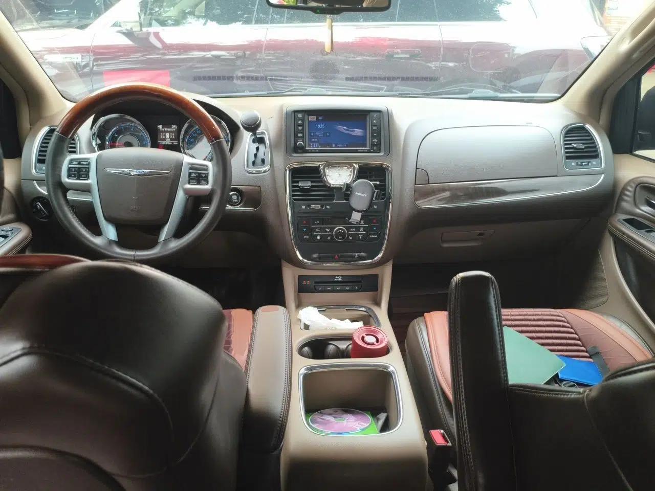 Chrysler Grand Voyager 2013 3.6L Luxury Edition — миниатюра 9