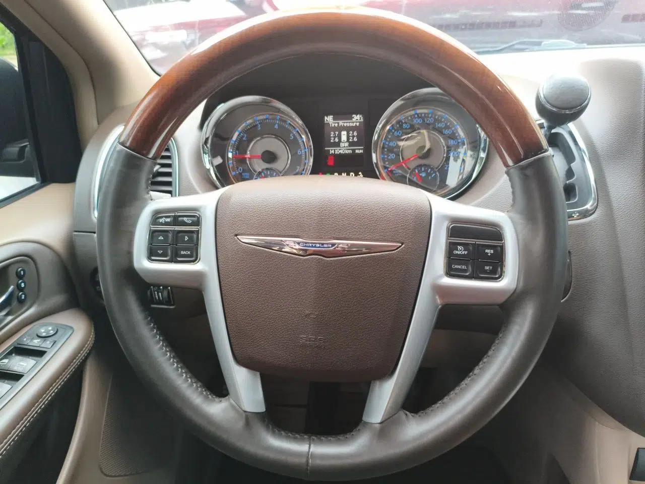 Chrysler Grand Voyager 2013 3.6L Luxury Edition — миниатюра 10