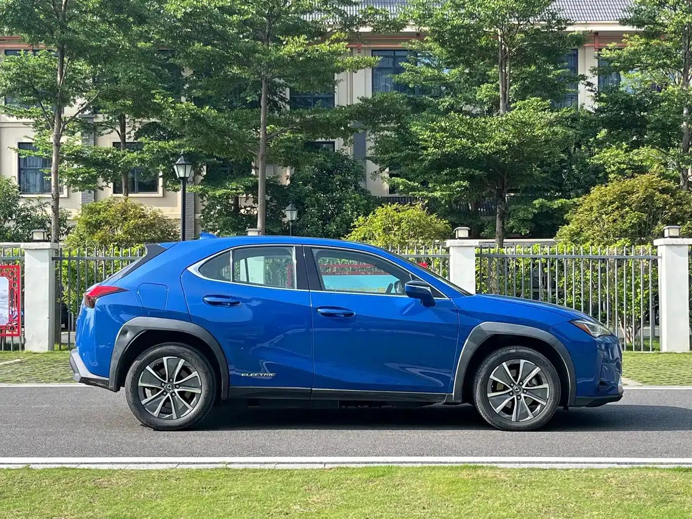 Lexus UX PHEV 2020 300e Pure Enjoyment Edition — миниатюра 12