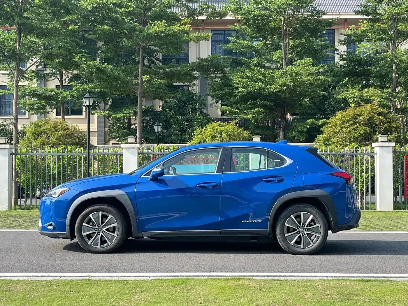 Lexus UX PHEV 2020 300e Pure Enjoyment Edition — миниатюра 13