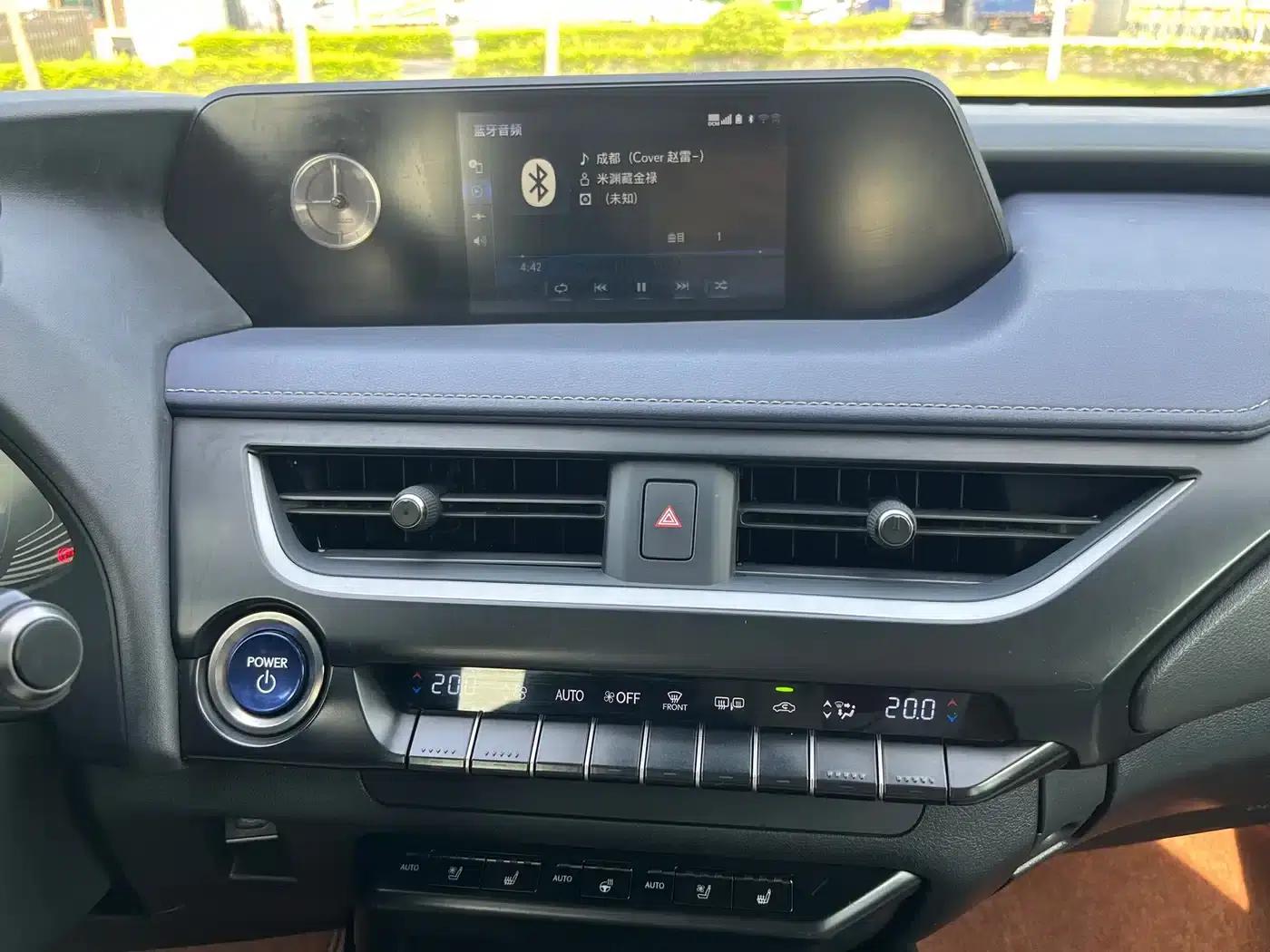 Lexus UX PHEV 2020 300e Pure Enjoyment Edition — миниатюра 25
