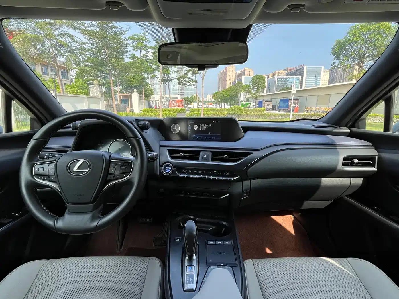 Lexus UX PHEV 2020 300e Pure Enjoyment Edition — миниатюра 57