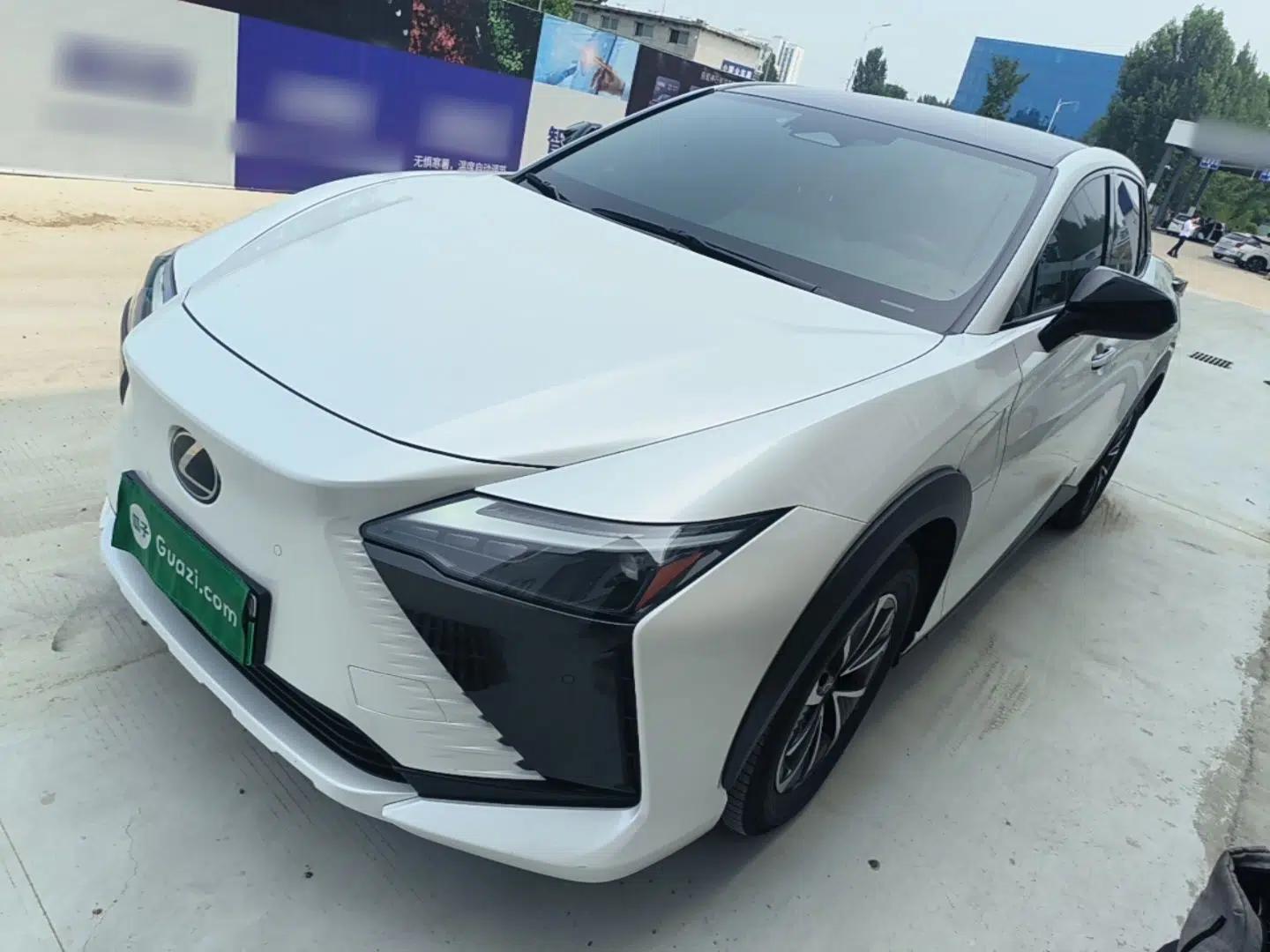 Lexus RZ 2023 450e All-Wheel Drive Luxury Edition — миниатюра 1