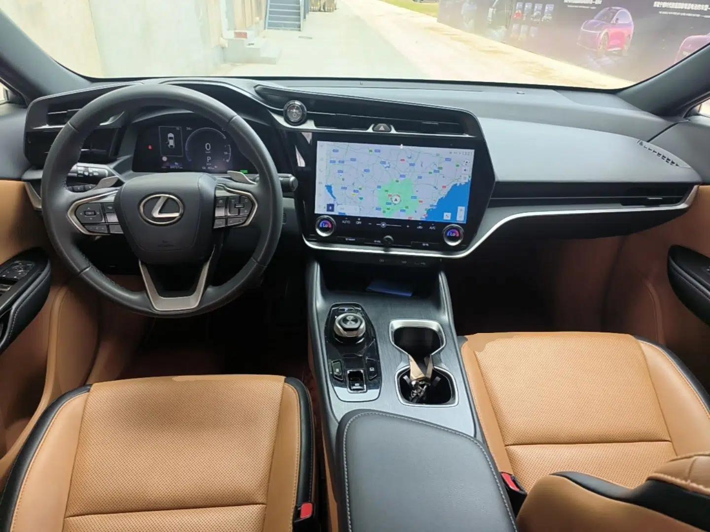 Lexus RZ 2023 450e All-Wheel Drive Luxury Edition — миниатюра 12