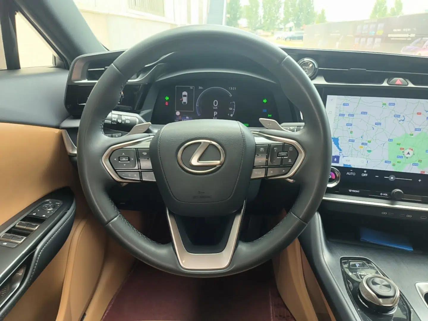 Lexus RZ 2023 450e All-Wheel Drive Luxury Edition — миниатюра 13