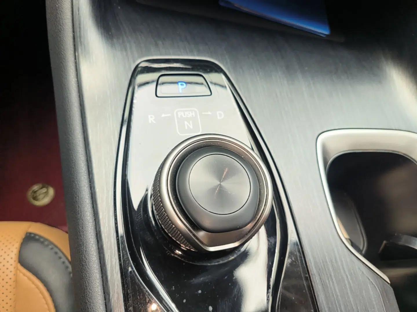 Lexus RZ 2023 450e All-Wheel Drive Luxury Edition — миниатюра 16