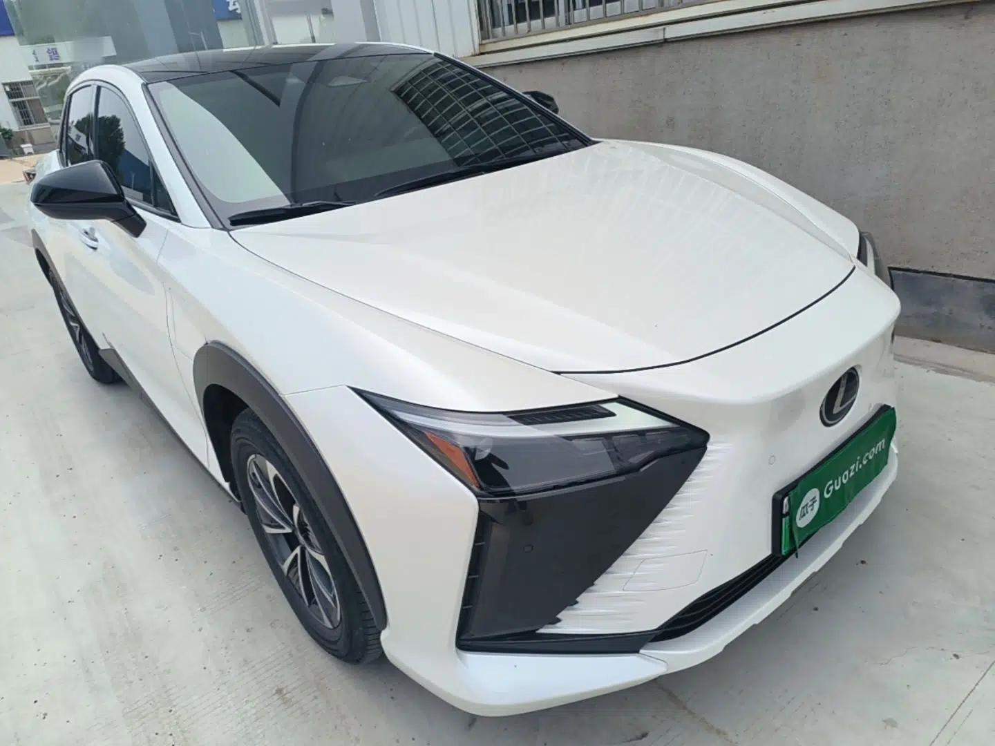 Lexus RZ 2023 450e All-Wheel Drive Luxury Edition — миниатюра 3