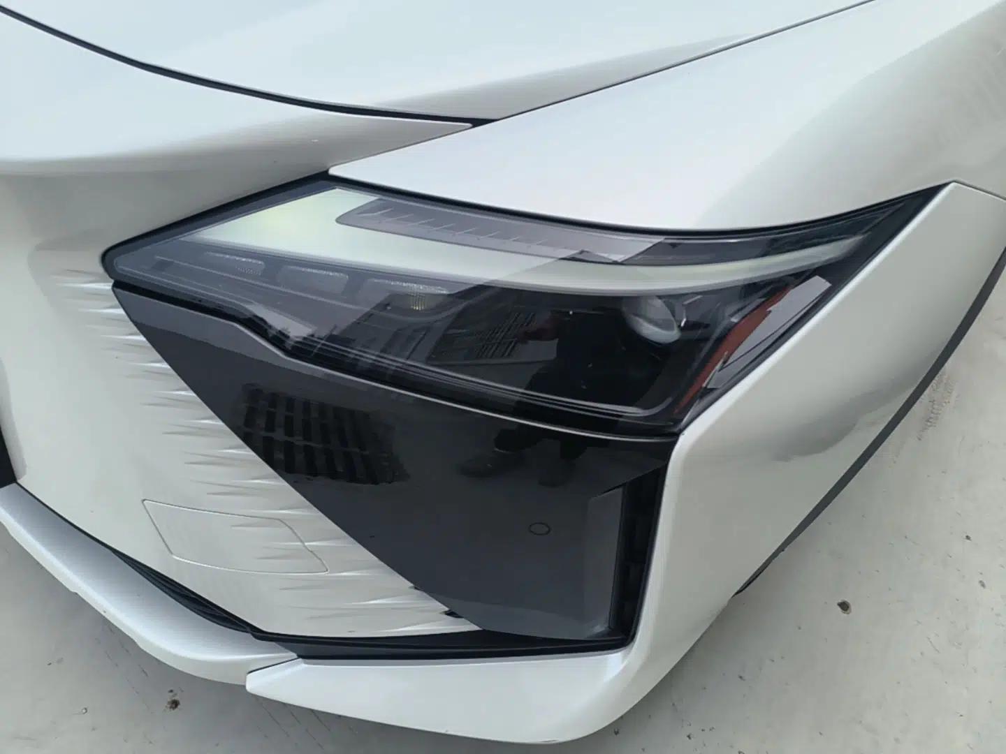 Lexus RZ 2023 450e All-Wheel Drive Luxury Edition — миниатюра 8