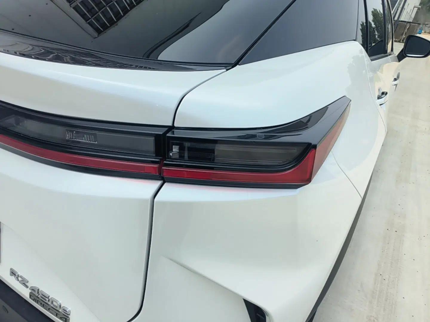 Lexus RZ 2023 450e All-Wheel Drive Luxury Edition — миниатюра 9