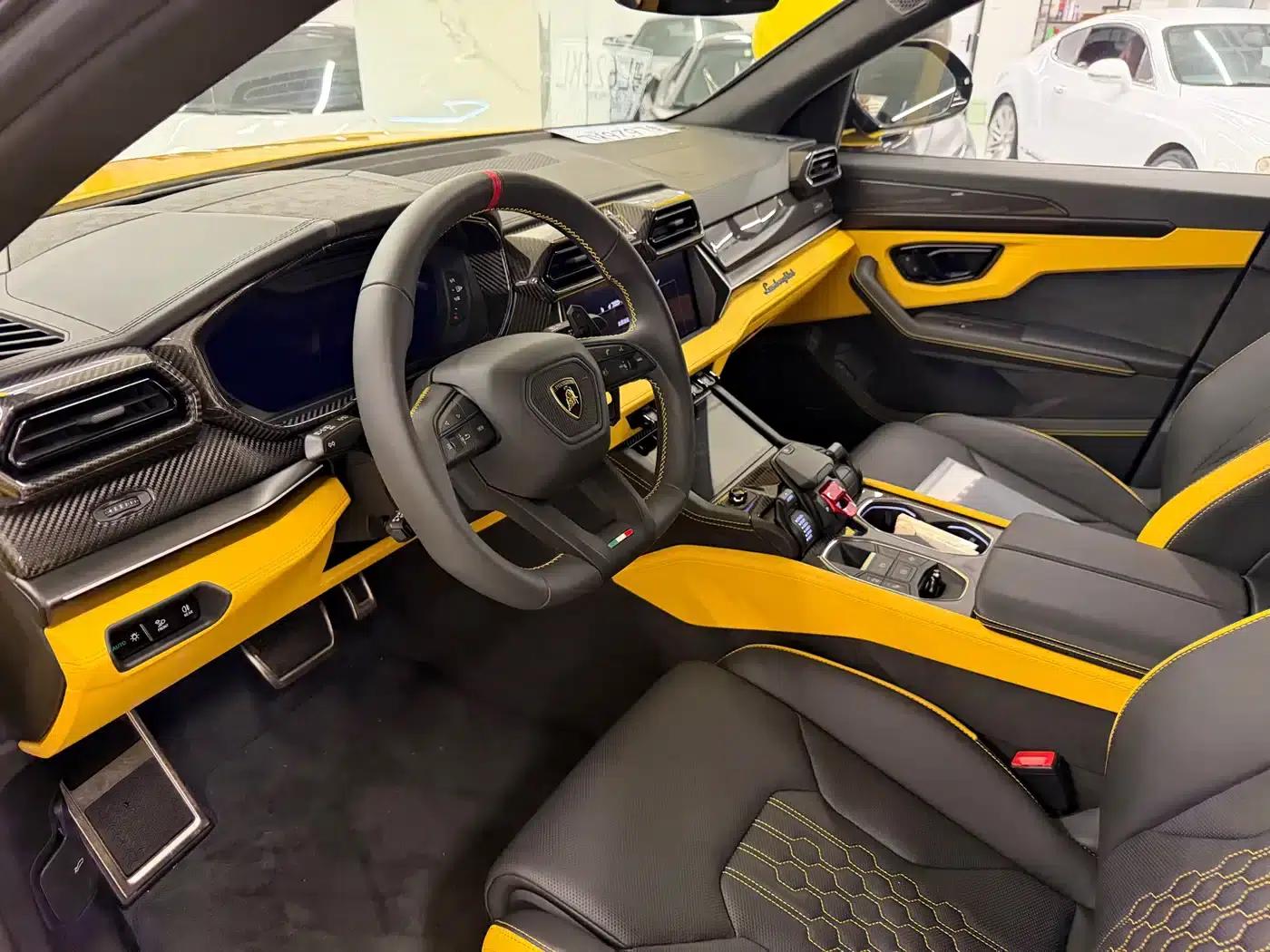 2025 Urus SE 4.0T Standard Edition — миниатюра 3