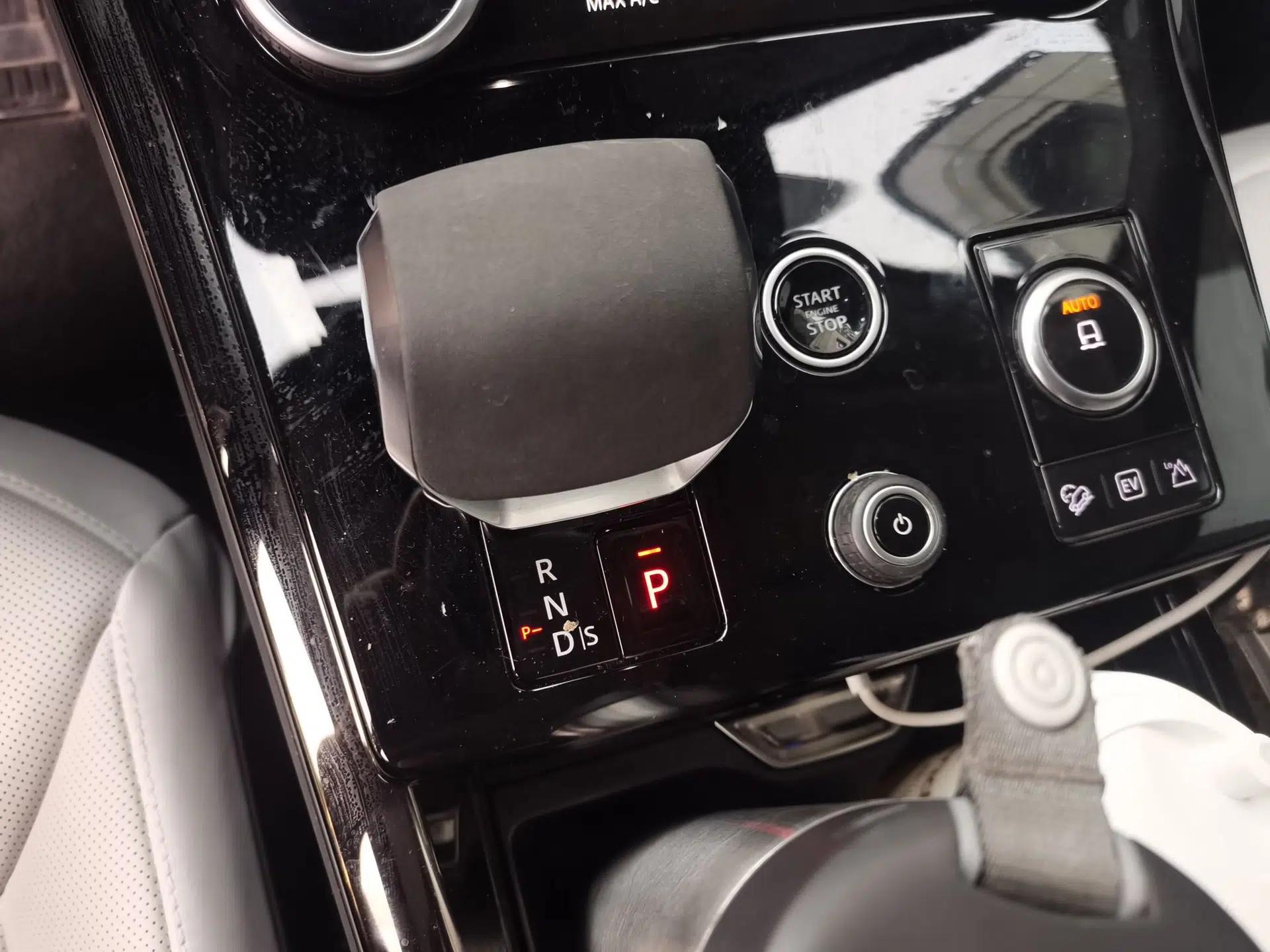 Land Rover Range SportNew Energy 2023 P510e Plug-in Hybrid – First Edition — миниатюра 14