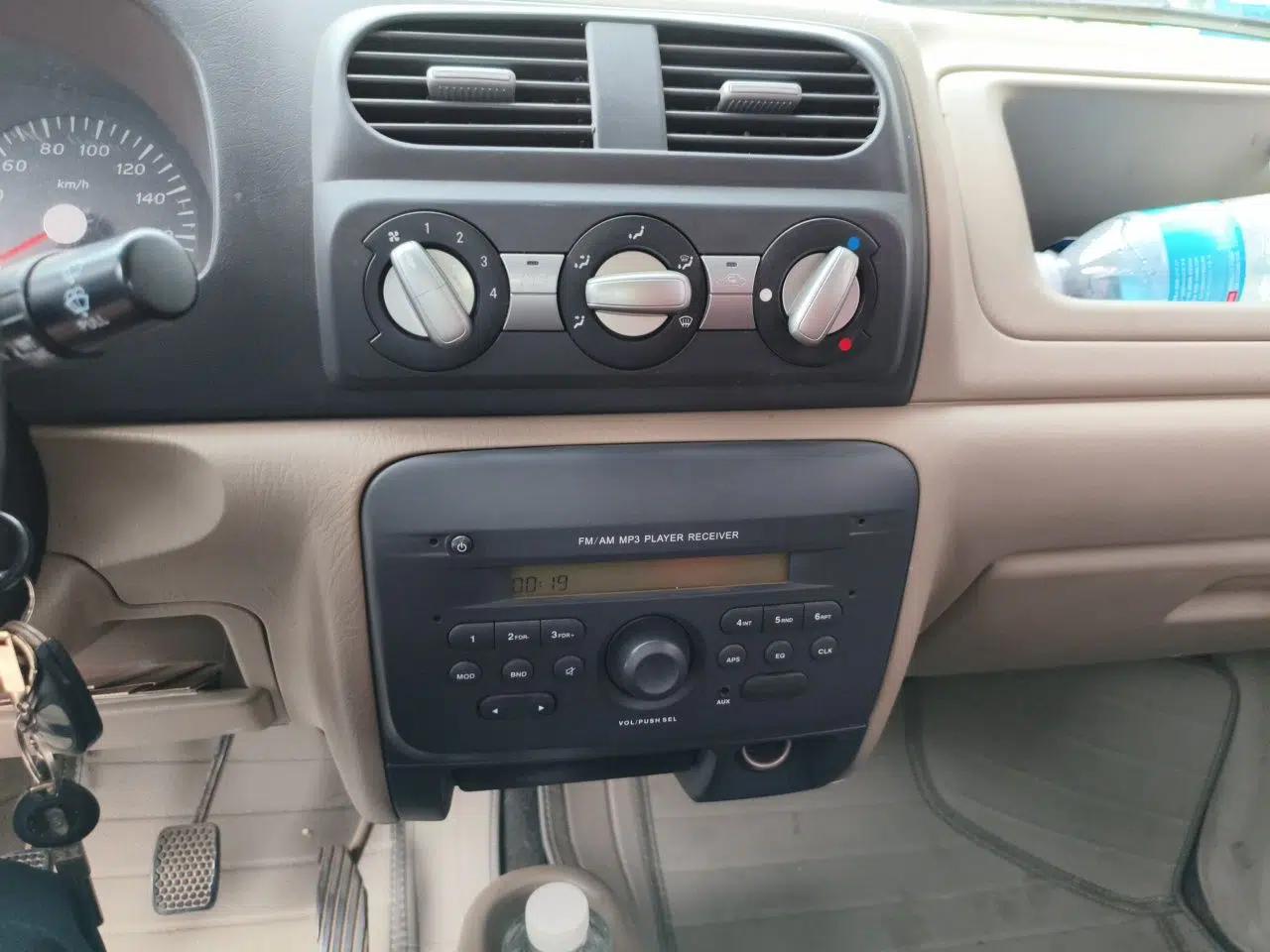 Suzuki Wagon R 2015 1.0L Manual Comfort Model — миниатюра 13