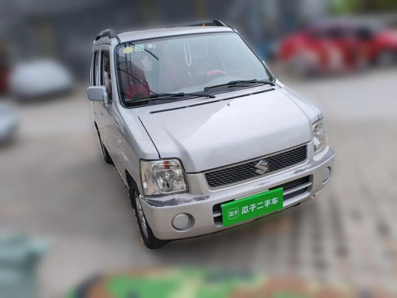 Suzuki Wagon R 2015 1.0L Manual Comfort Model — миниатюра 3
